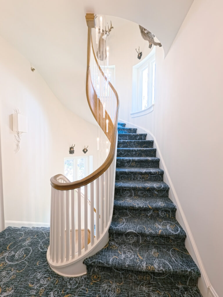 Hidden garden ceremony space at The Inn at Stonecliffe Mackinac Island wedding venue with wooden chairs and lush greenery. Wedding photographer