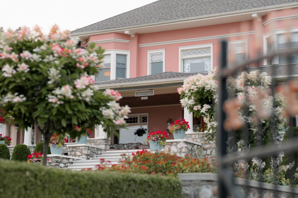 Mackinac Island wedding photographer Mission Point Resort, Grand hotel, The Inn at Stonecliffe wedding